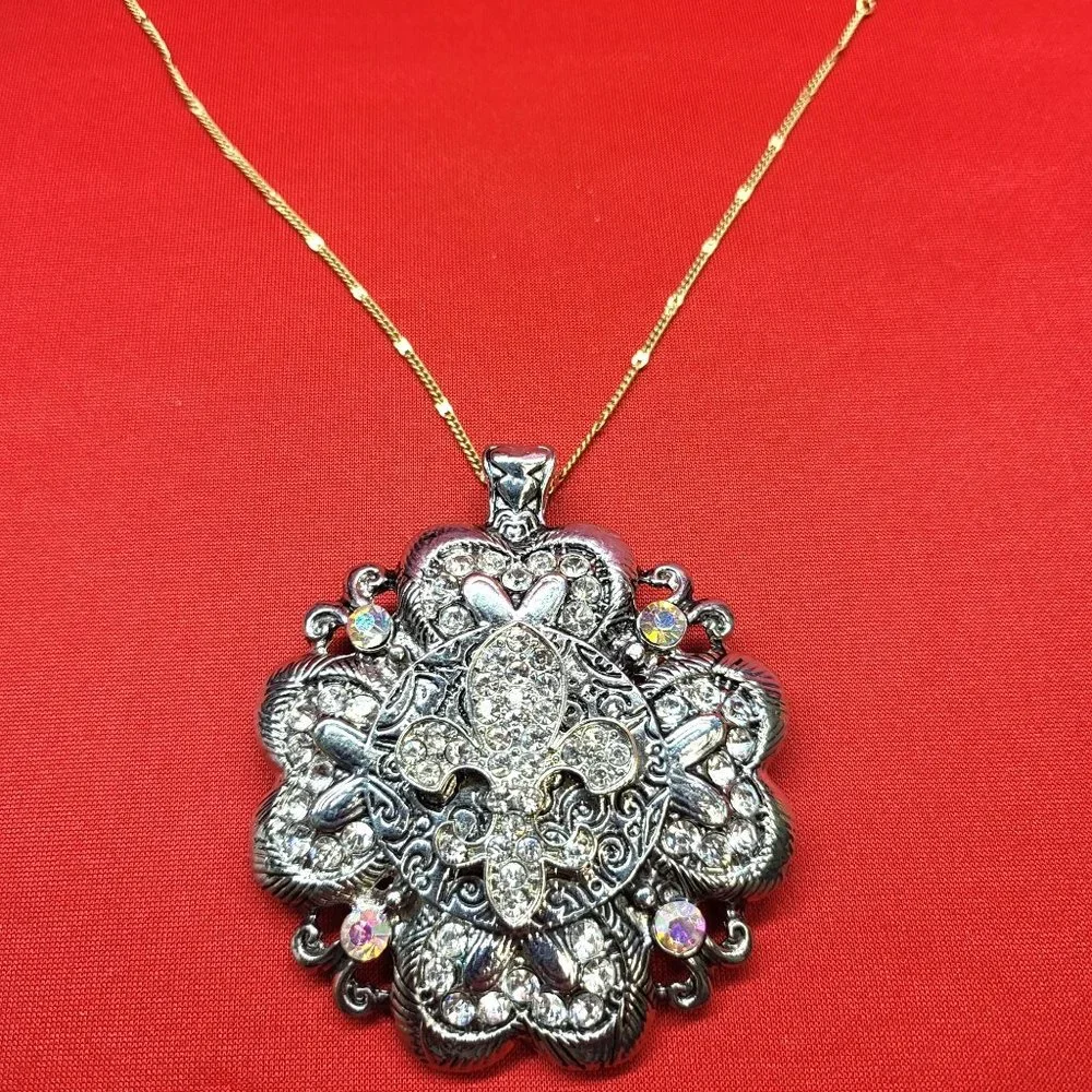 Fleur-de-lis Crystal Rhinestones Pendant